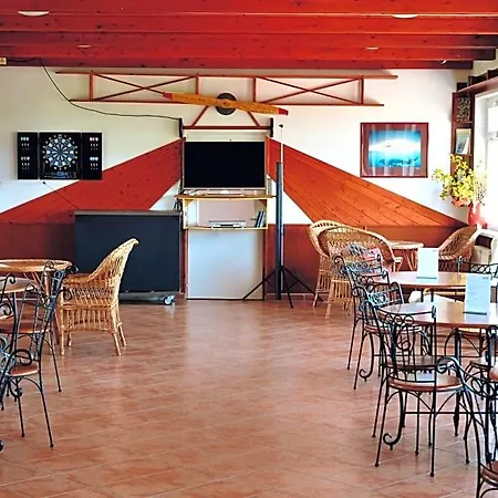 B&B Airport Es Elmenykoezpont Matko