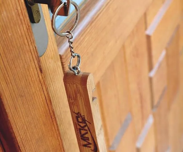 Airport Es Elmenykoezpont Matko