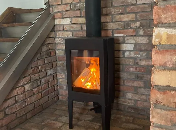 Airport Es Elmenykoezpont B&B Matko