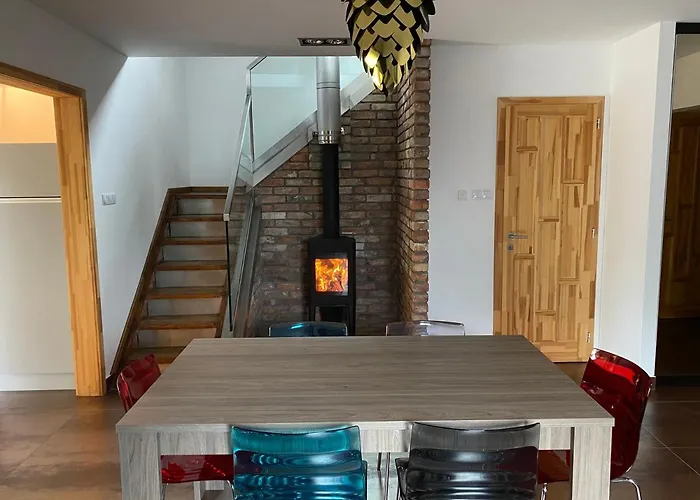 Airport Es Elmenykoezpont Matko