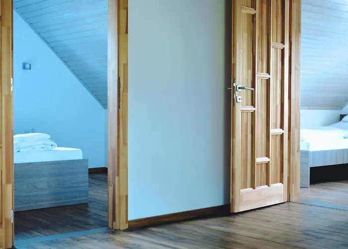 Airport Es Elmenykoezpont B&B Matko