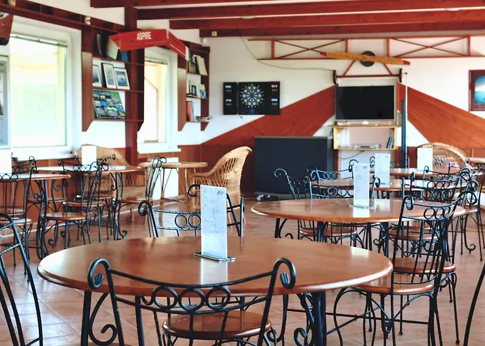 Airport Es Elmenykoezpont 3* Matko