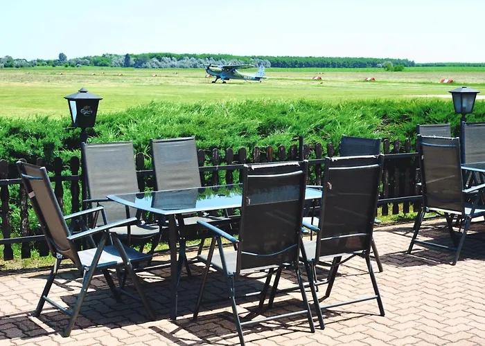 Airport Es Elmenykoezpont Matko